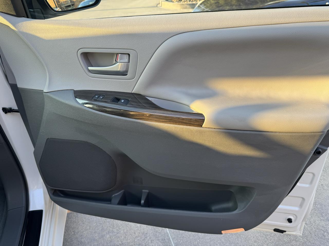 Toyota Sienna  2015