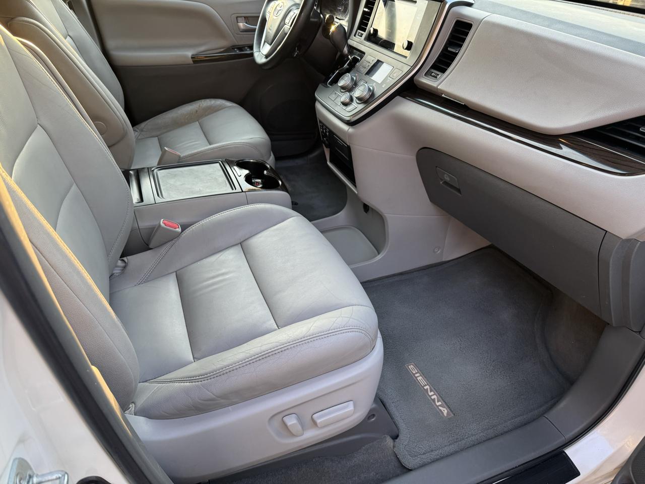 Toyota Sienna  2015