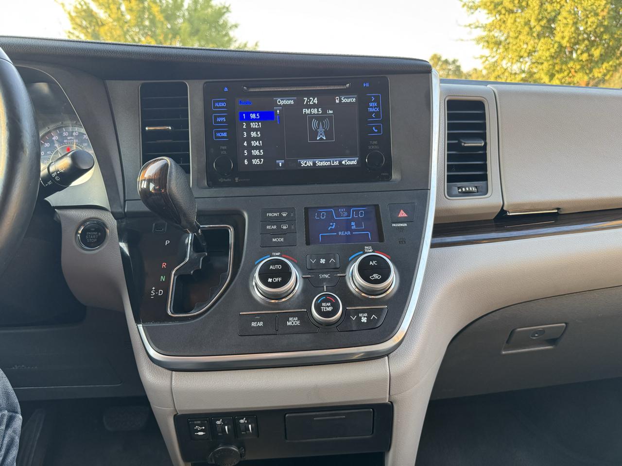 Toyota Sienna  2015