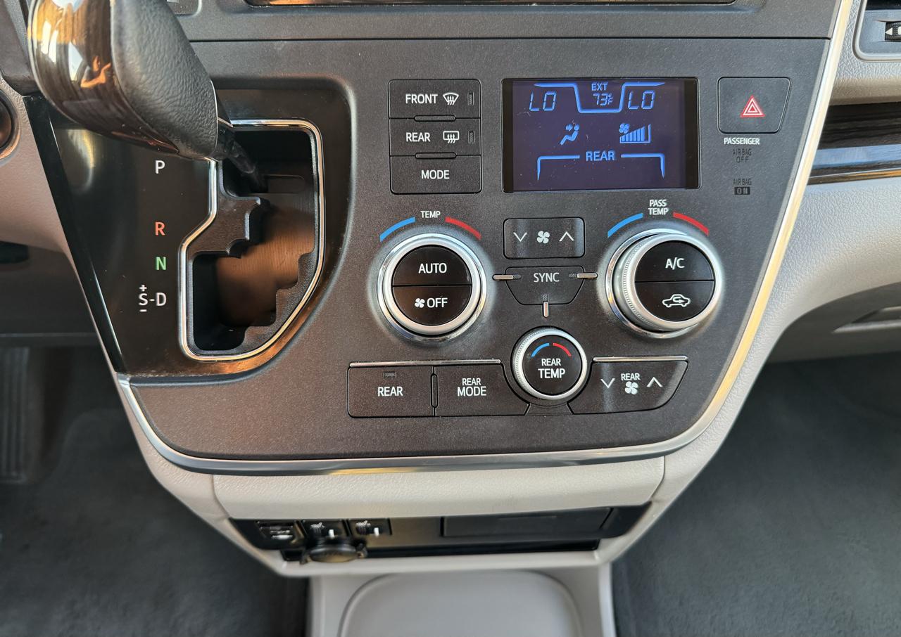 Toyota Sienna  2015