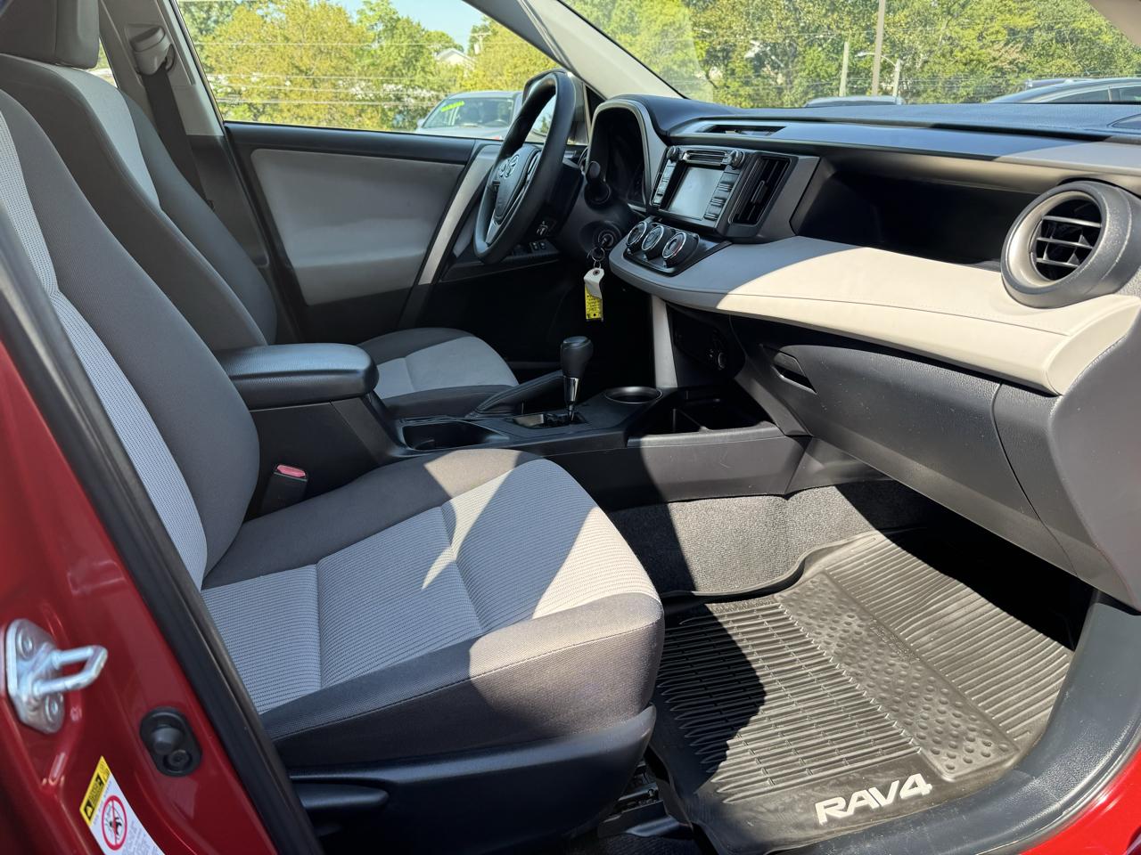 Toyota RAV4 FWD 4dr LE (Natl) 2014