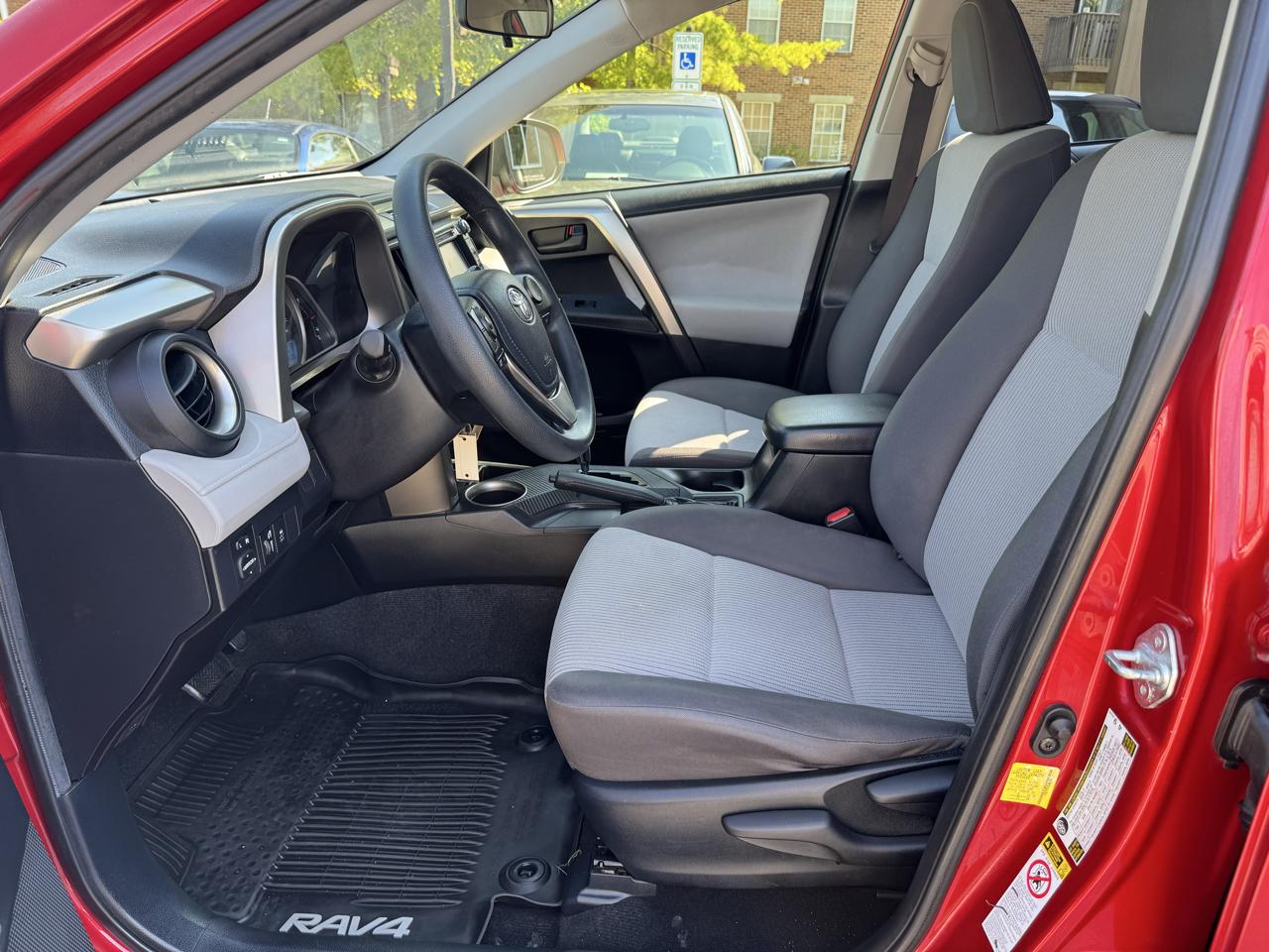 Toyota RAV4 FWD 4dr LE (Natl) 2014