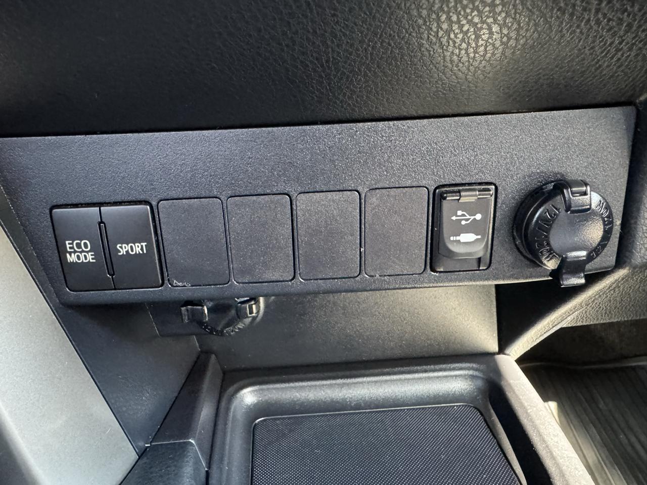 Toyota RAV4 FWD 4dr LE (Natl) 2014
