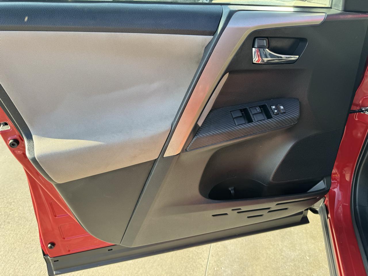 Toyota RAV4 FWD 4dr XLE (Natl) 2015