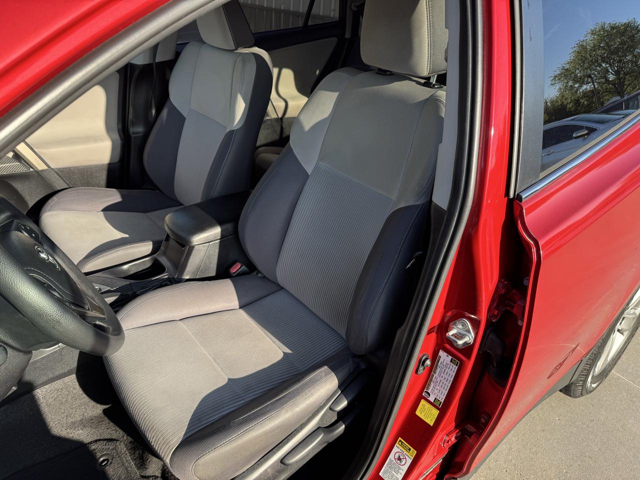 Toyota RAV4 FWD 4dr XLE (Natl) 2015