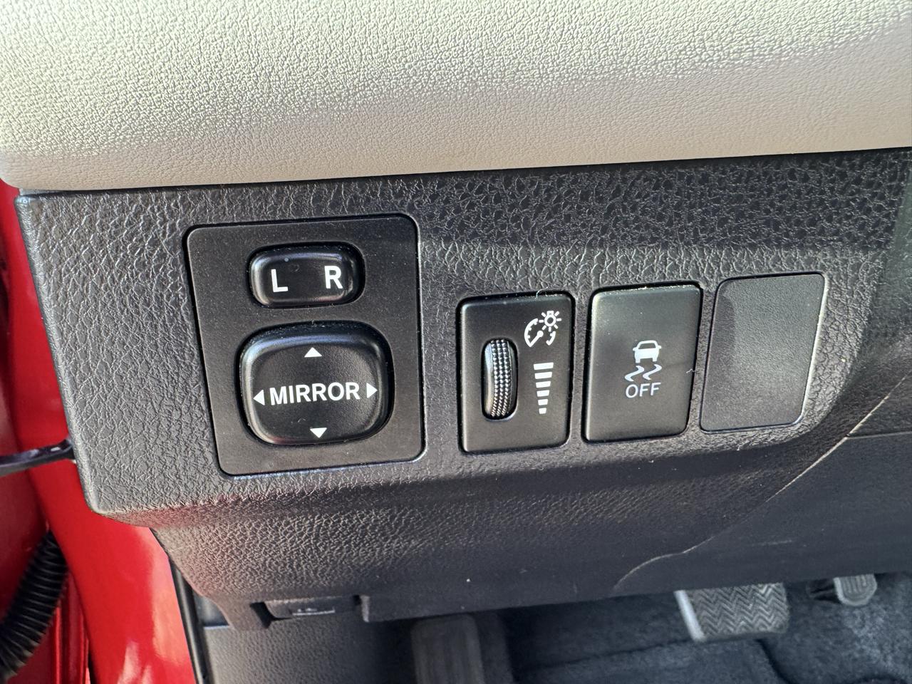 Toyota RAV4 FWD 4dr XLE (Natl) 2015