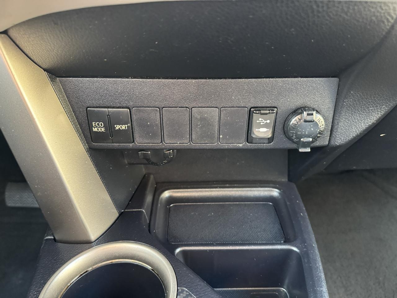 Toyota RAV4 FWD 4dr XLE (Natl) 2015