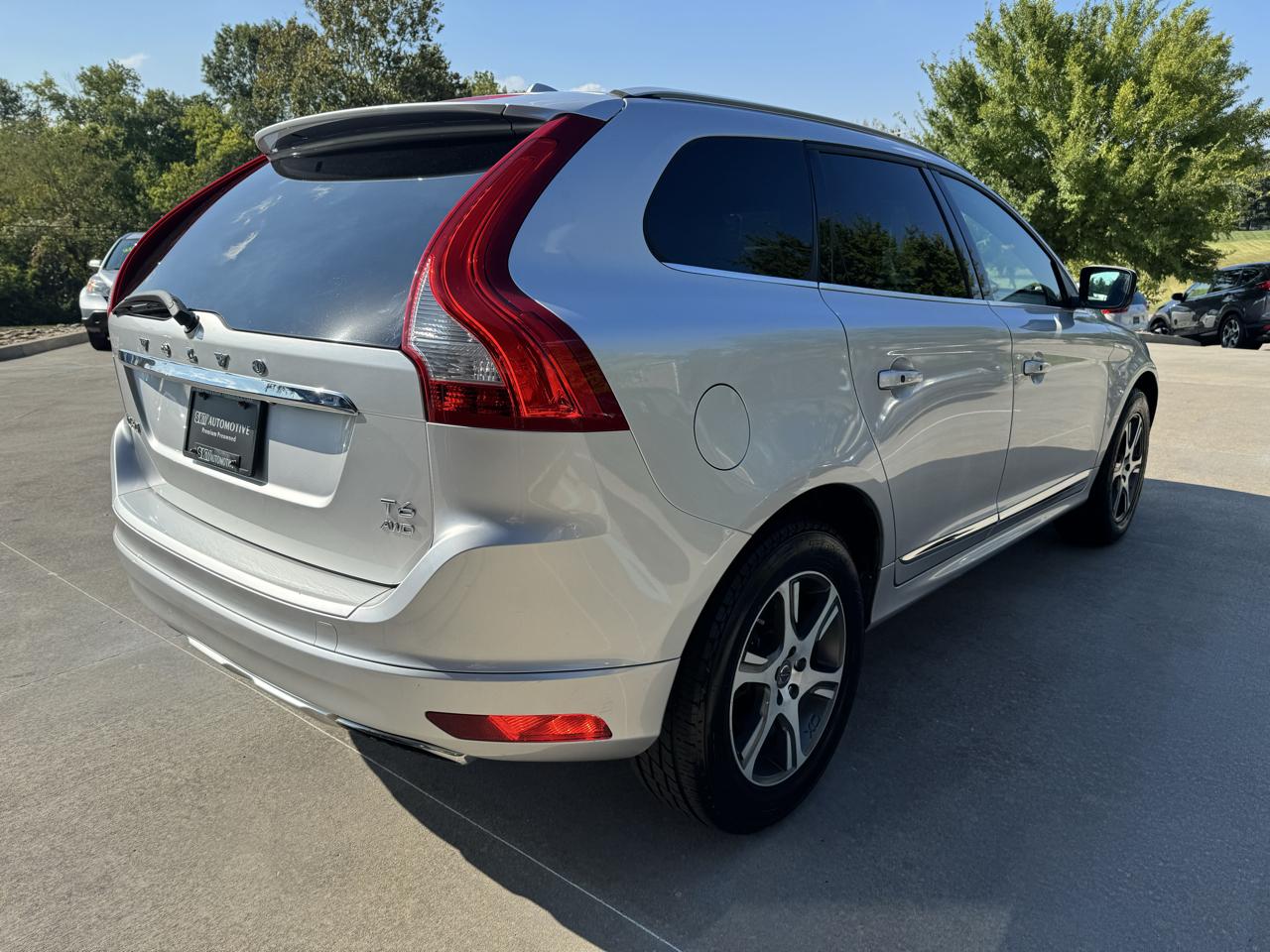 Volvo XC60 2015.5 AWD 4dr T6 Platinum 2015