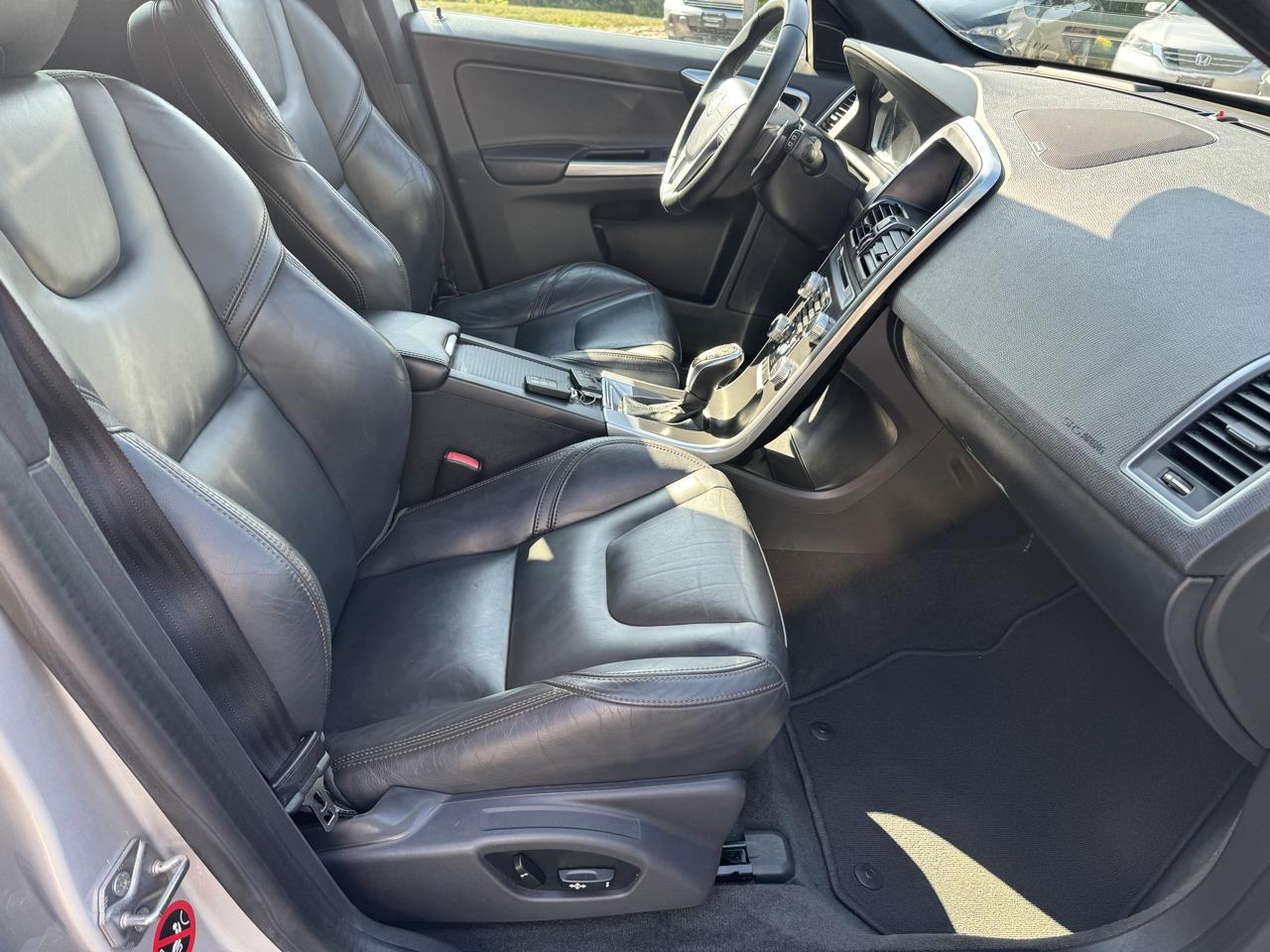 Volvo XC60 2015.5 AWD 4dr T6 Platinum 2015