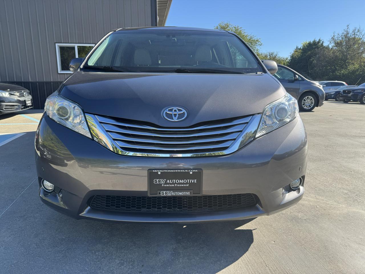 Toyota Sienna  2011