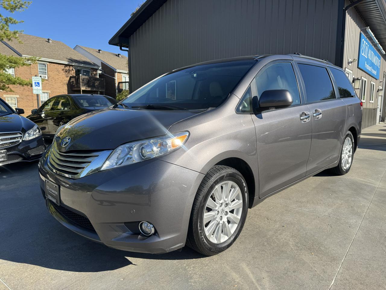 Toyota Sienna  2011