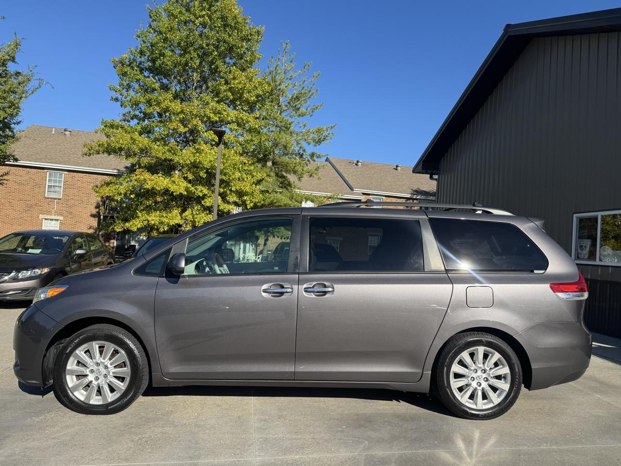 Toyota Sienna  2011