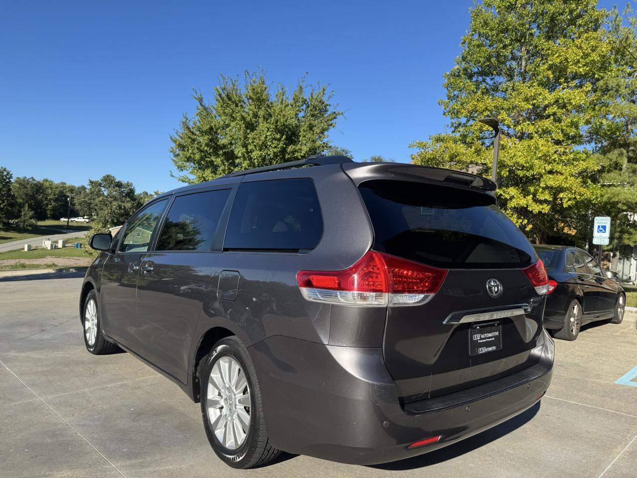 Toyota Sienna  2011