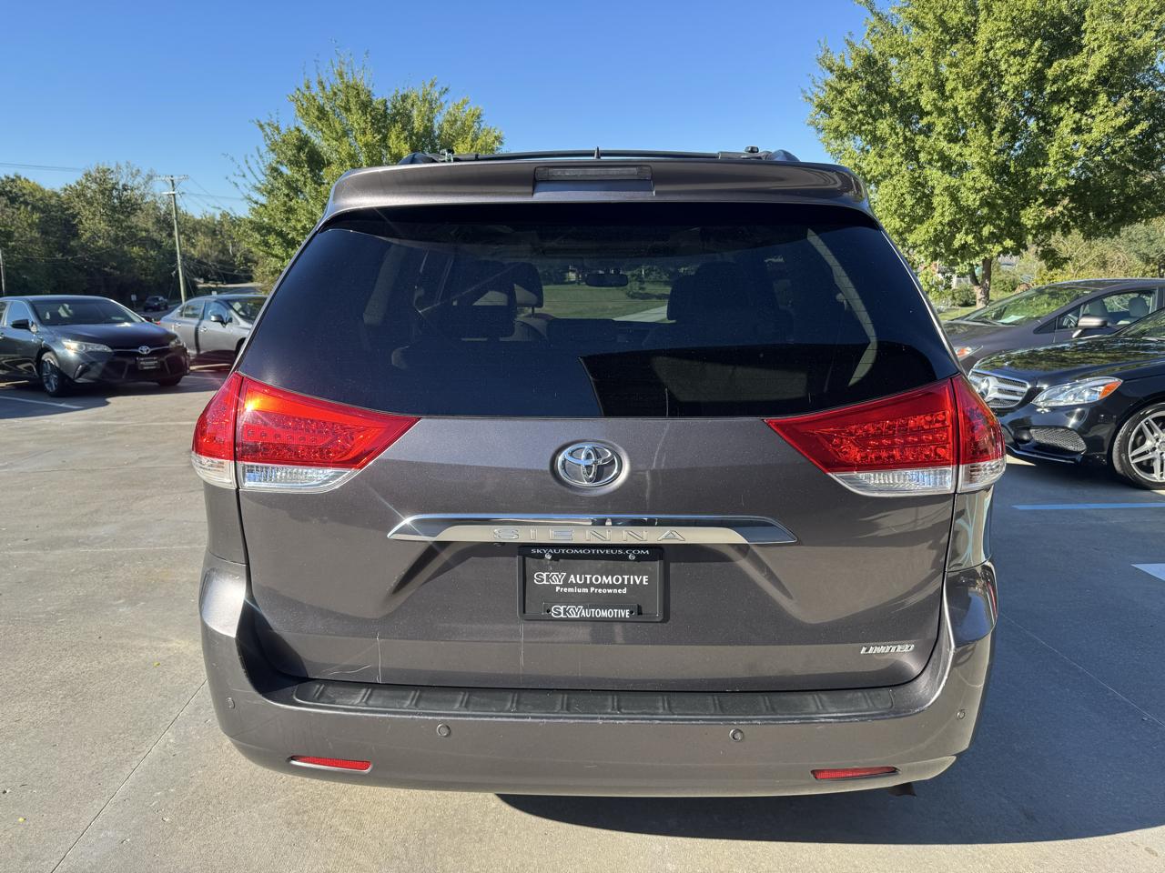 Toyota Sienna  2011
