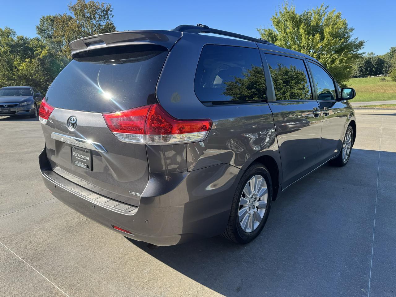 Toyota Sienna  2011
