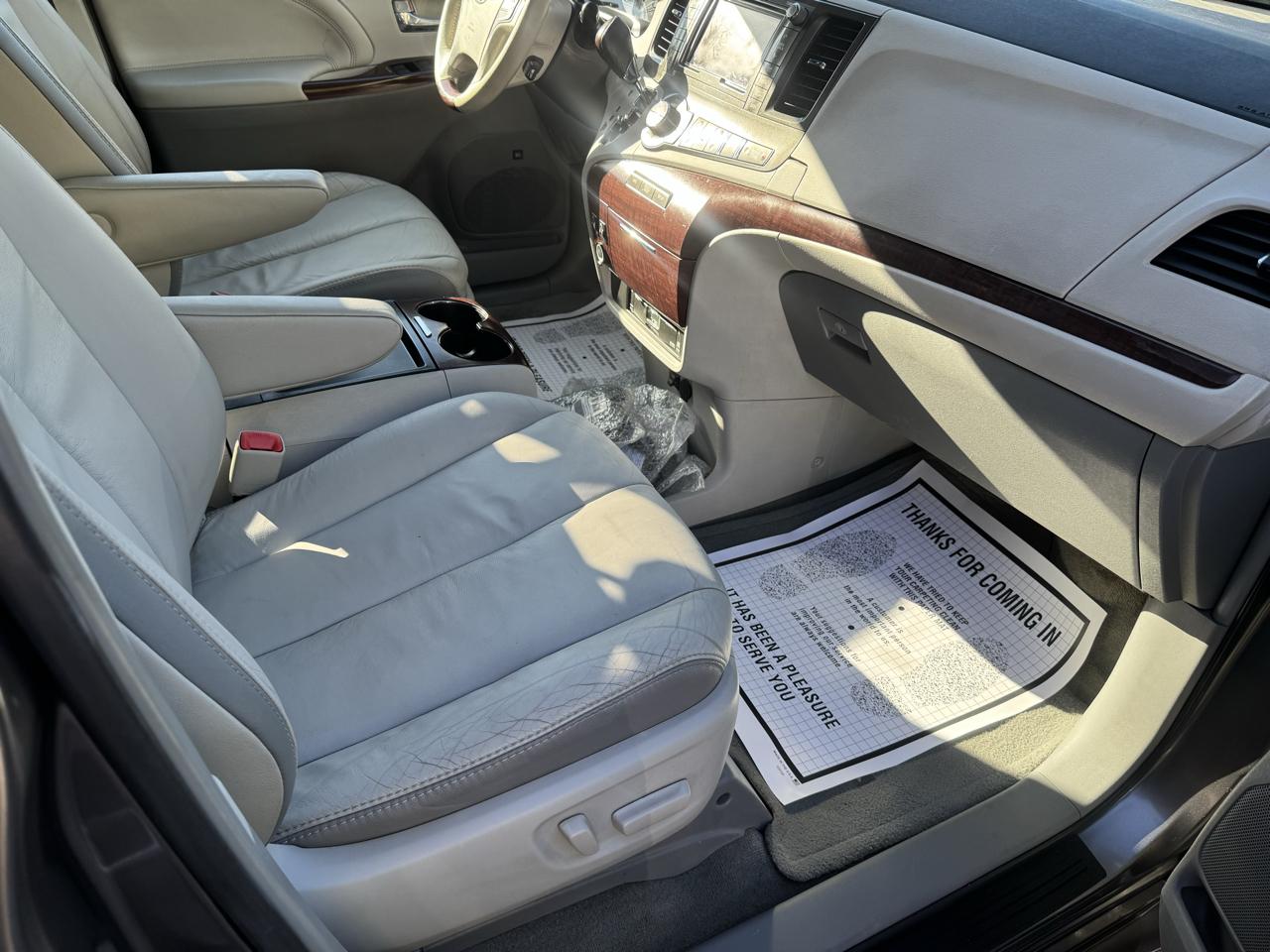 Toyota Sienna  2011