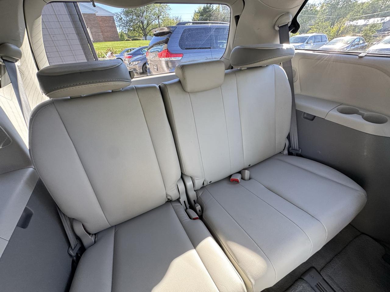 Toyota Sienna  2011