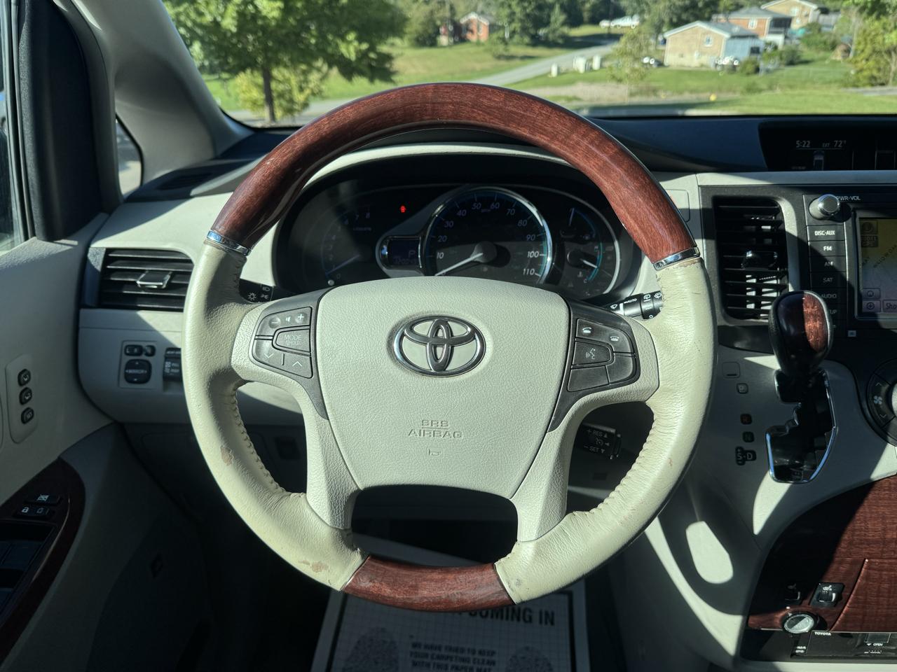 Toyota Sienna  2011