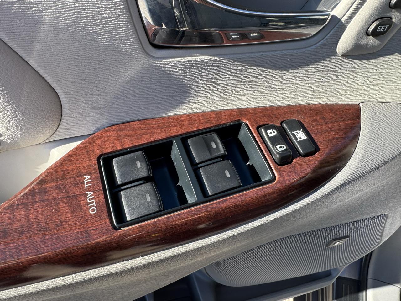 Toyota Sienna  2011