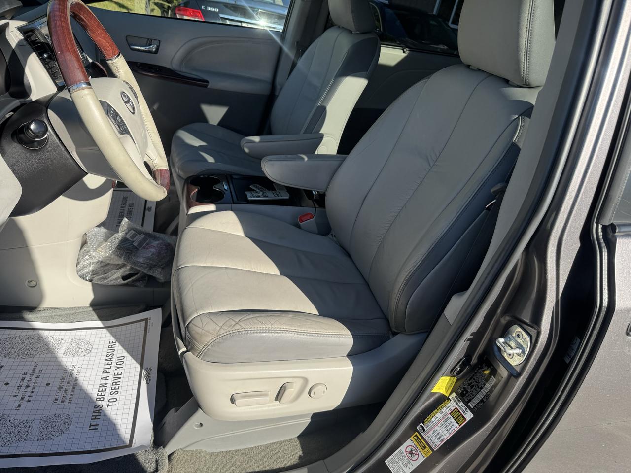 Toyota Sienna  2011
