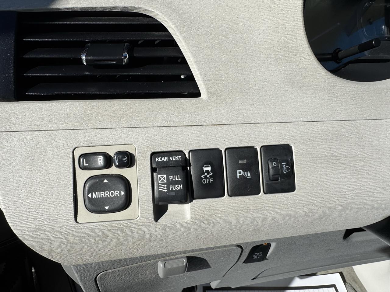 Toyota Sienna  2011