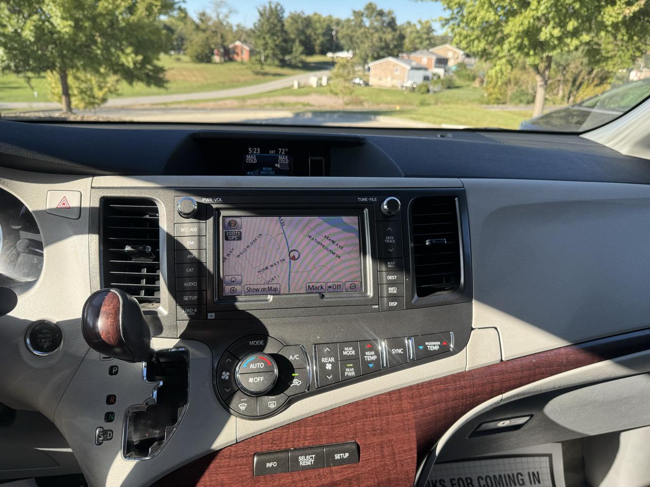 Toyota Sienna  2011