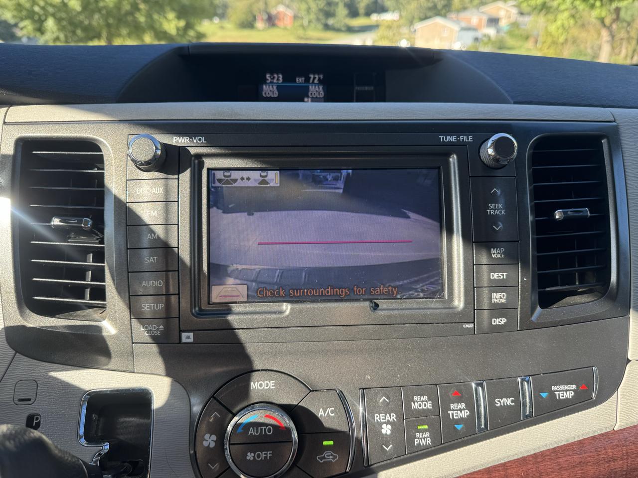 Toyota Sienna  2011