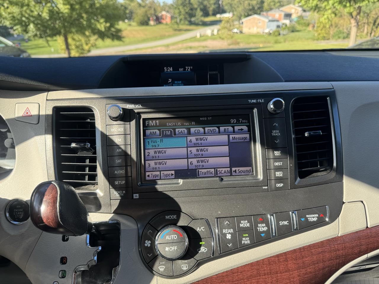 Toyota Sienna  2011