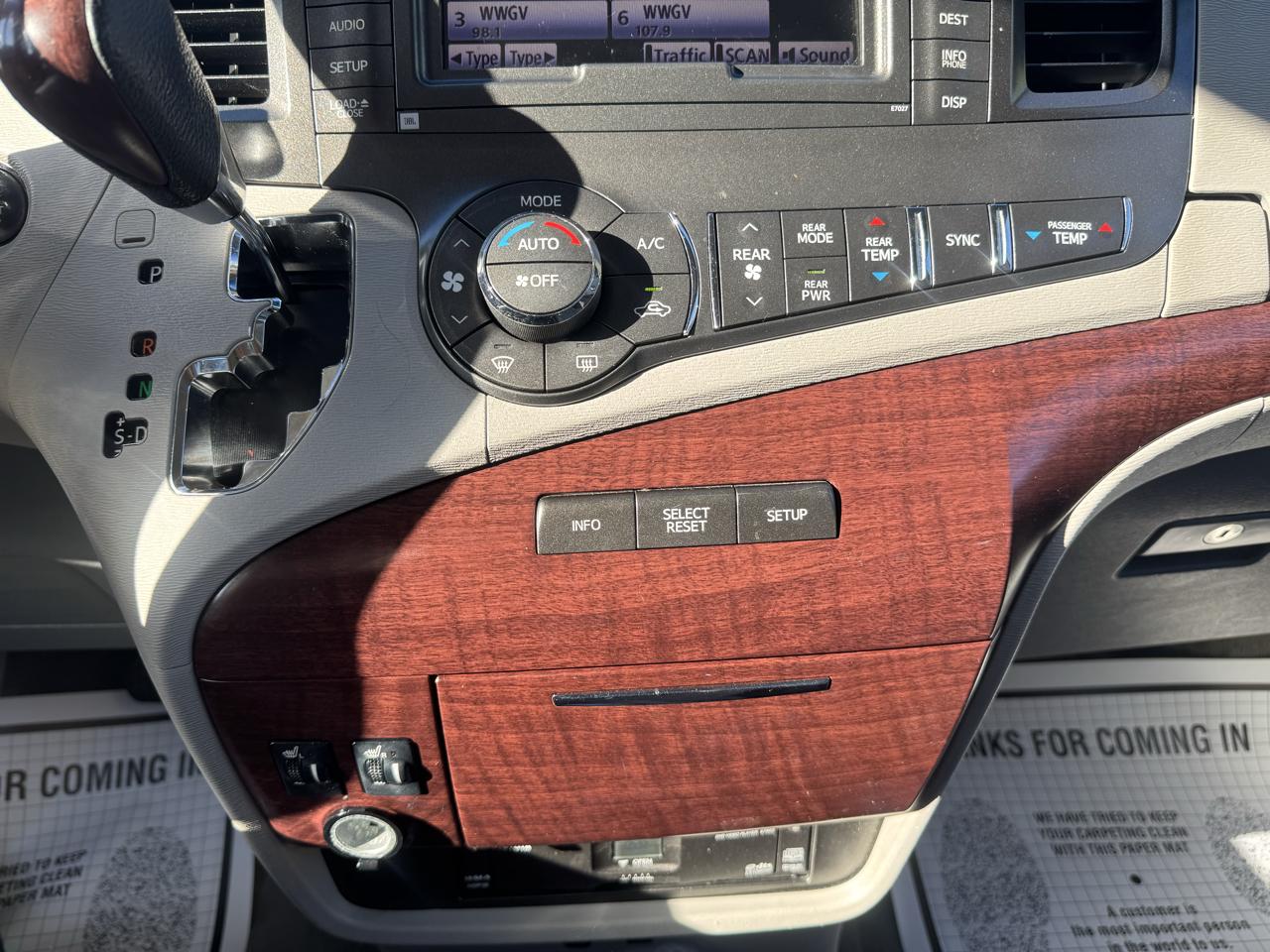 Toyota Sienna  2011