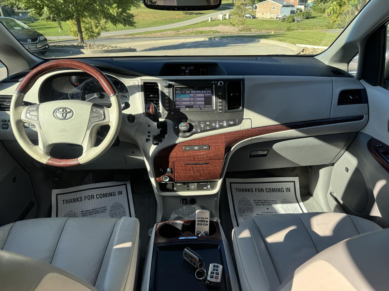 Toyota Sienna  2011