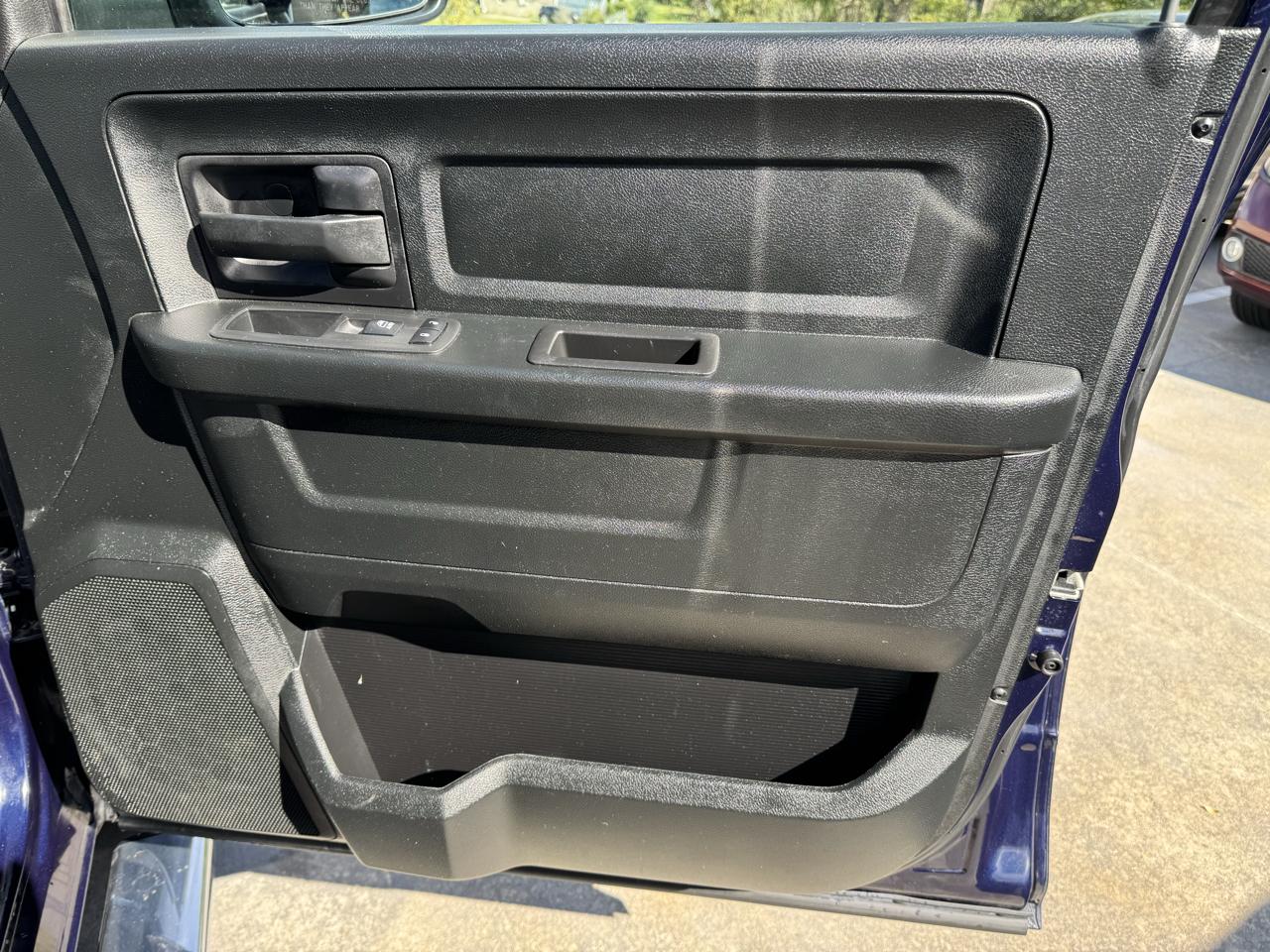 RAM 1500 Tradesman 4x4 Crew Cab 5'7" Box 2018