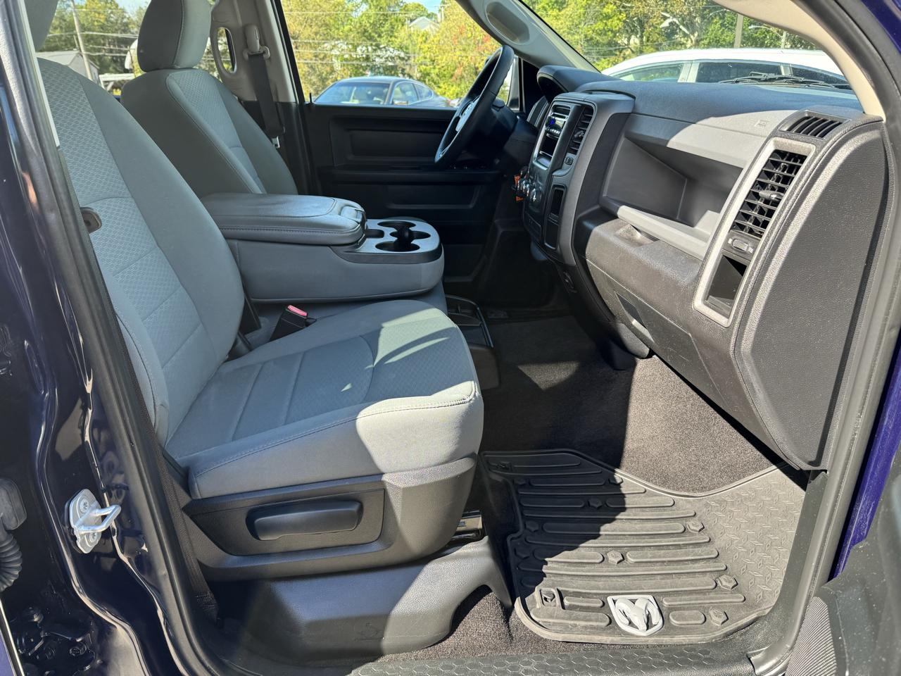 RAM 1500 Tradesman 4x4 Crew Cab 5'7" Box 2018