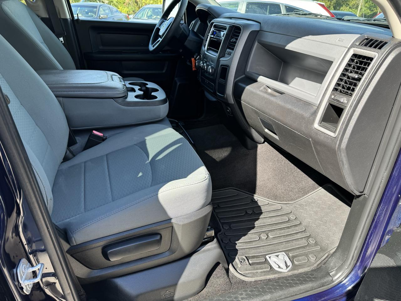 RAM 1500 Tradesman 4x4 Crew Cab 5'7" Box 2018