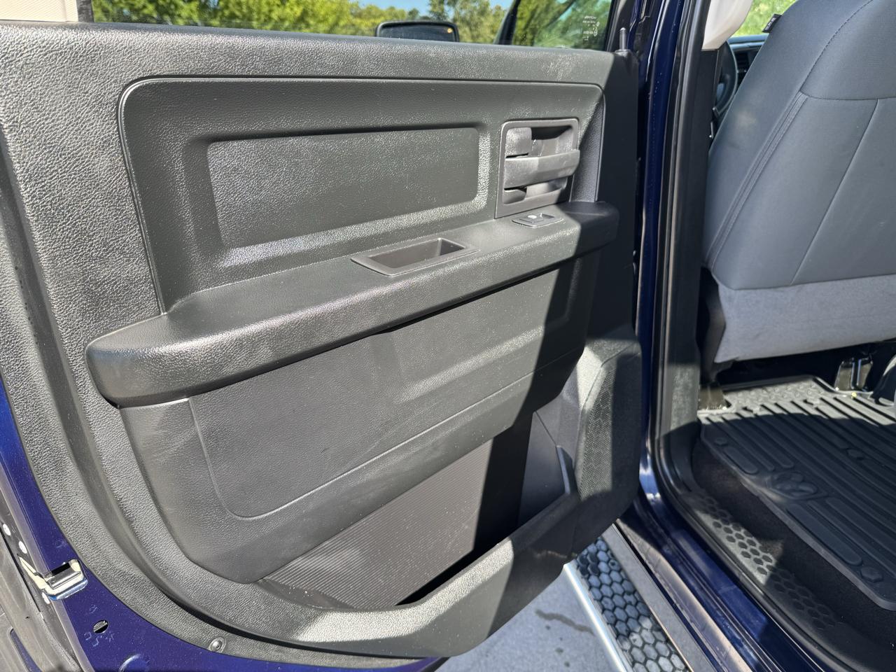 RAM 1500 Tradesman 4x4 Crew Cab 5'7" Box 2018