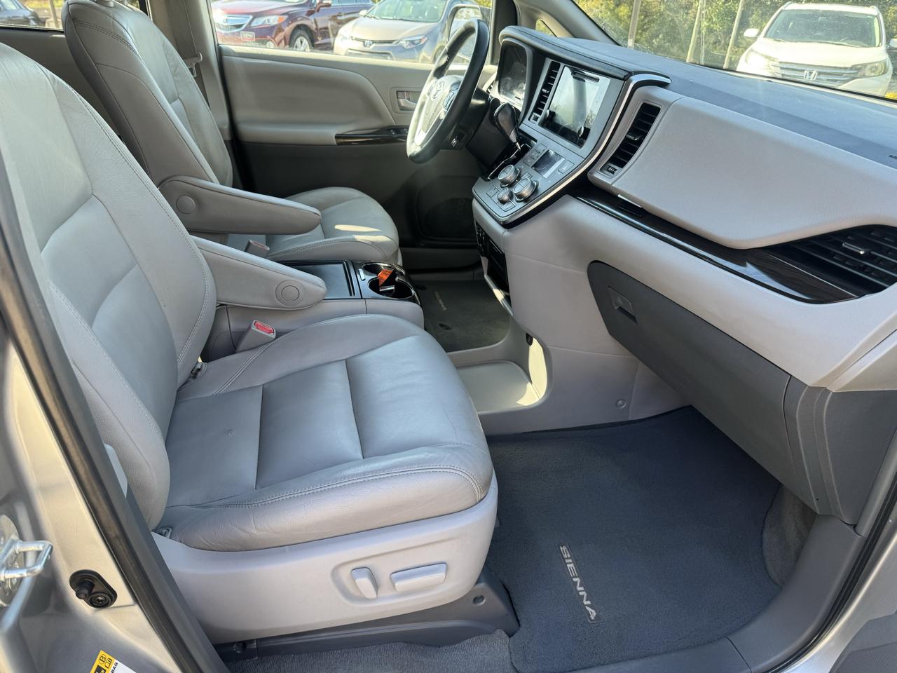 Toyota Sienna  2015