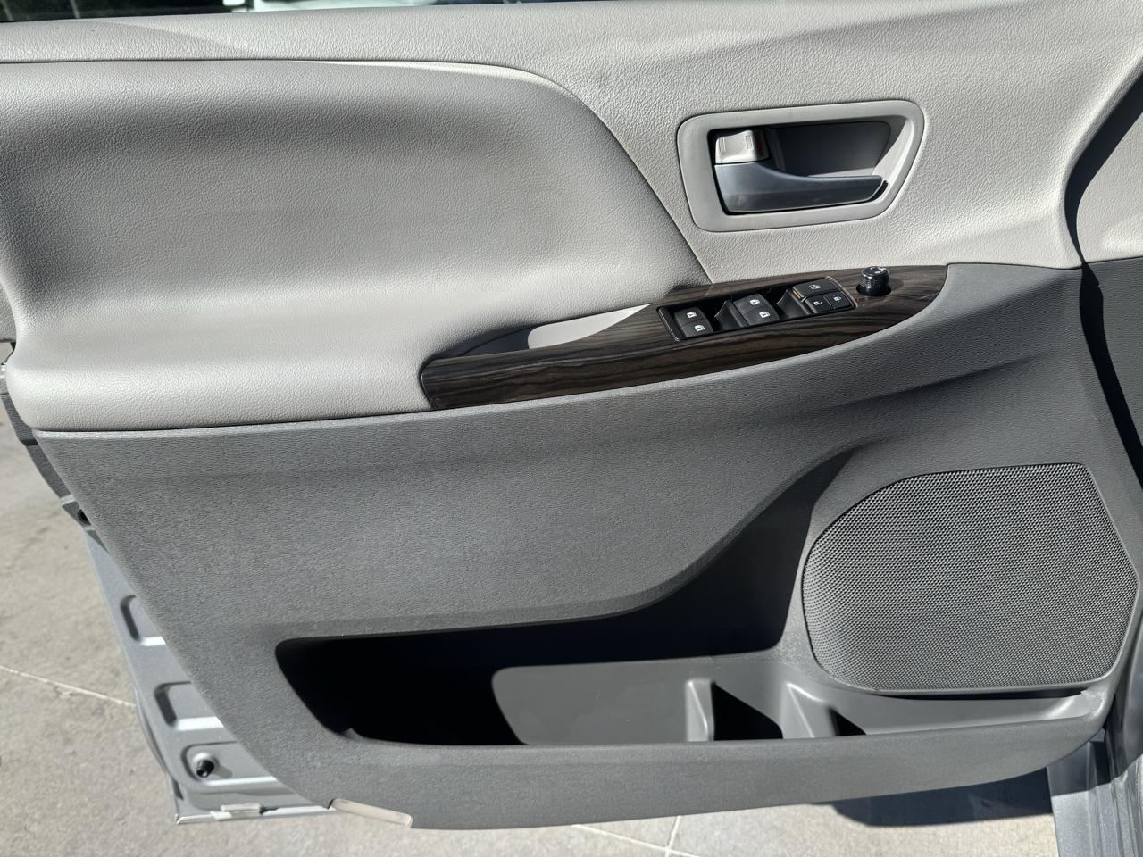 Toyota Sienna  2015