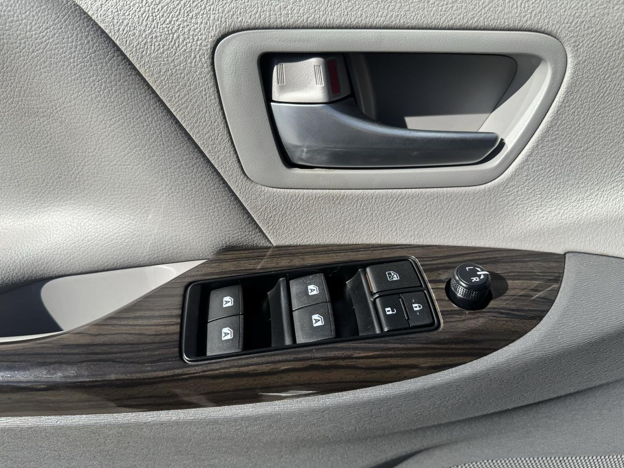 Toyota Sienna  2015