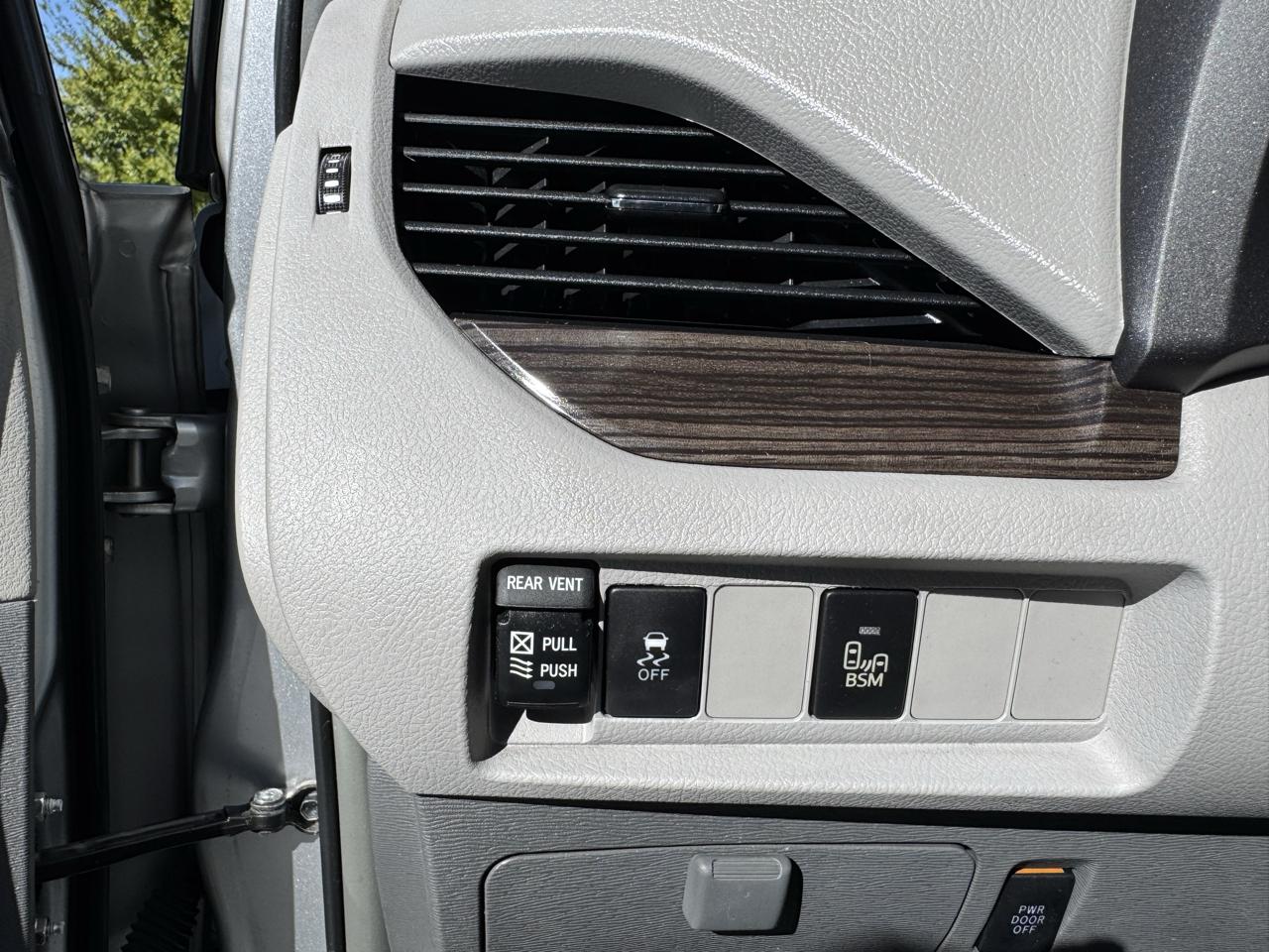 Toyota Sienna  2015