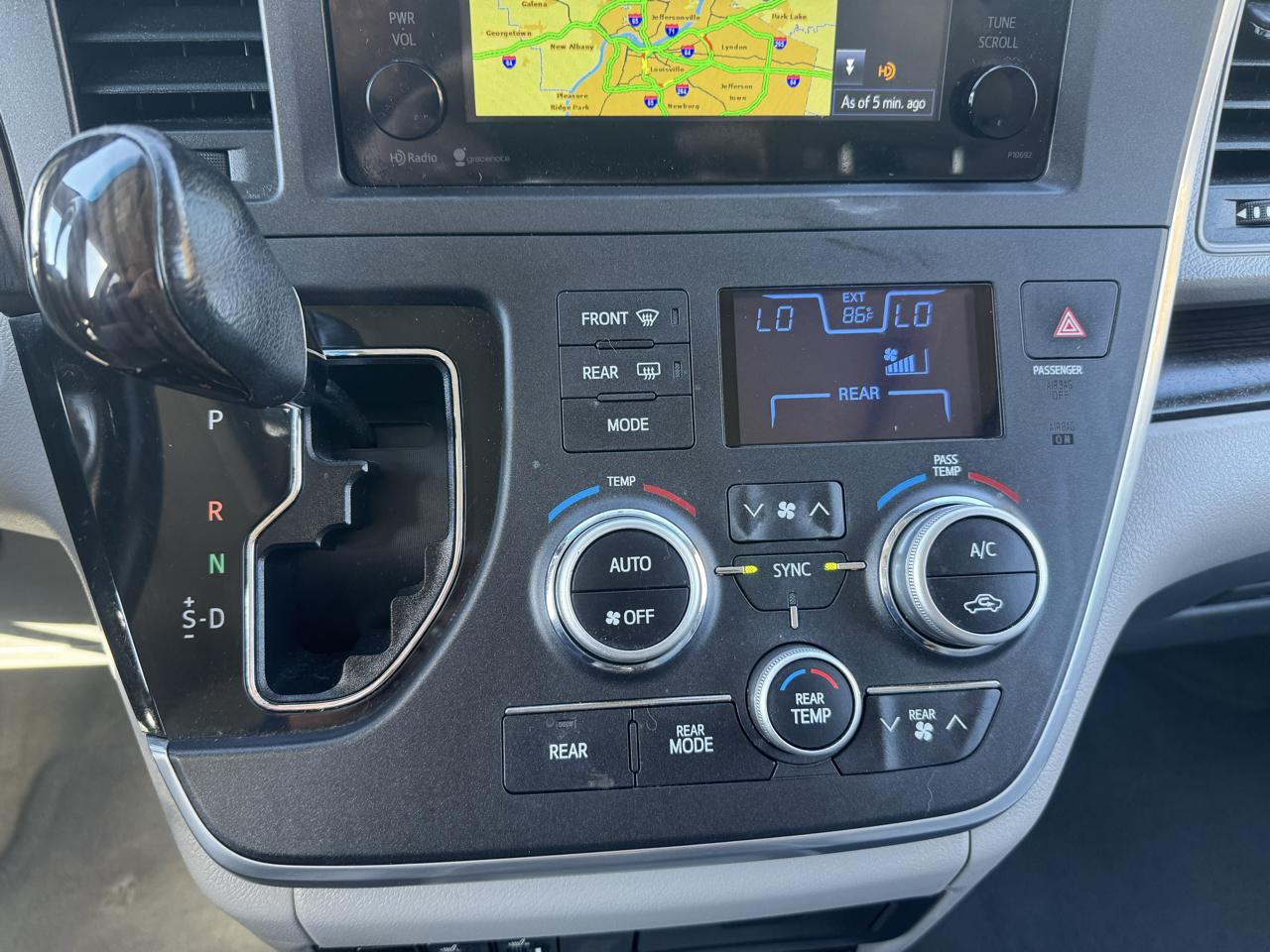Toyota Sienna  2015