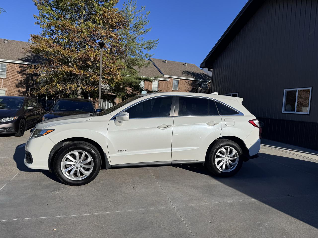 Acura RDX FWD 4dr Tech/AcuraWatch Plus Pkg 2016