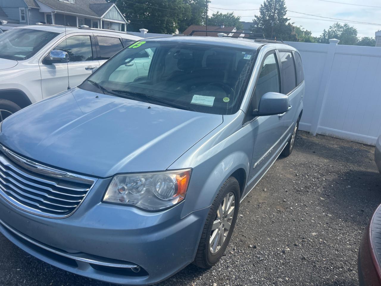 2013 Chrysler Town & Country Touring's photo
