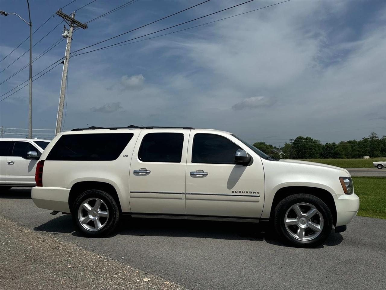 Chevrolet Suburban 2WD 4dr LTZ 2014