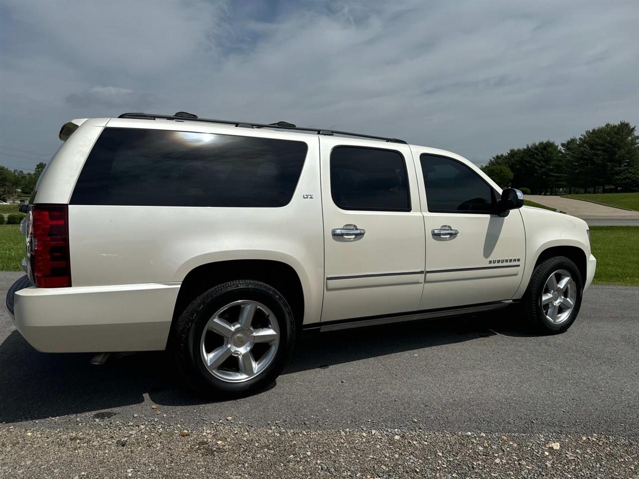Chevrolet Suburban 2WD 4dr LTZ 2014