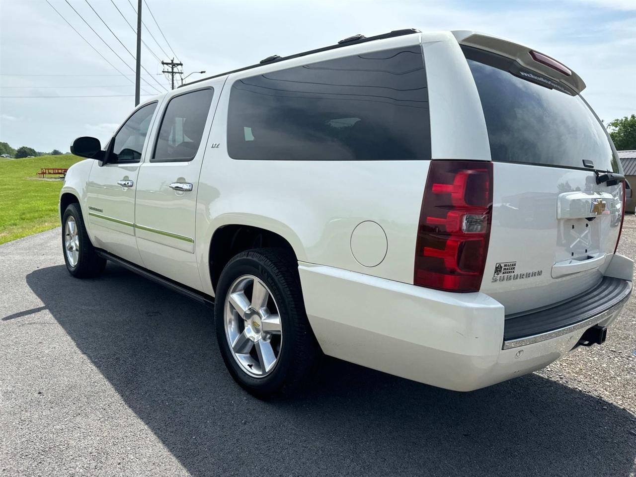 Chevrolet Suburban 2WD 4dr LTZ 2014