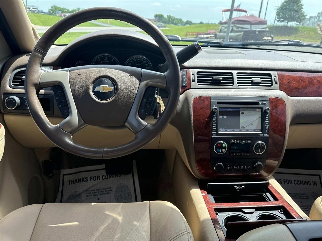 Chevrolet Suburban 2WD 4dr LTZ 2014