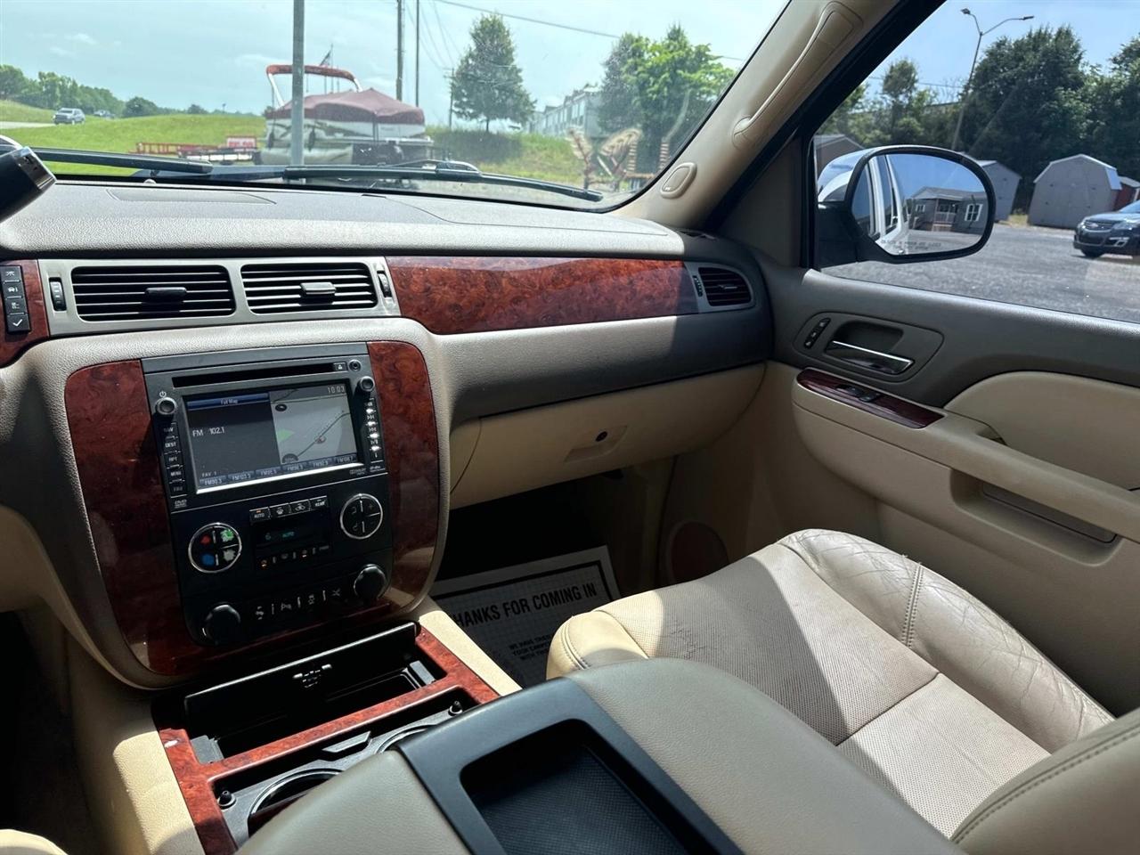 Chevrolet Suburban 2WD 4dr LTZ 2014