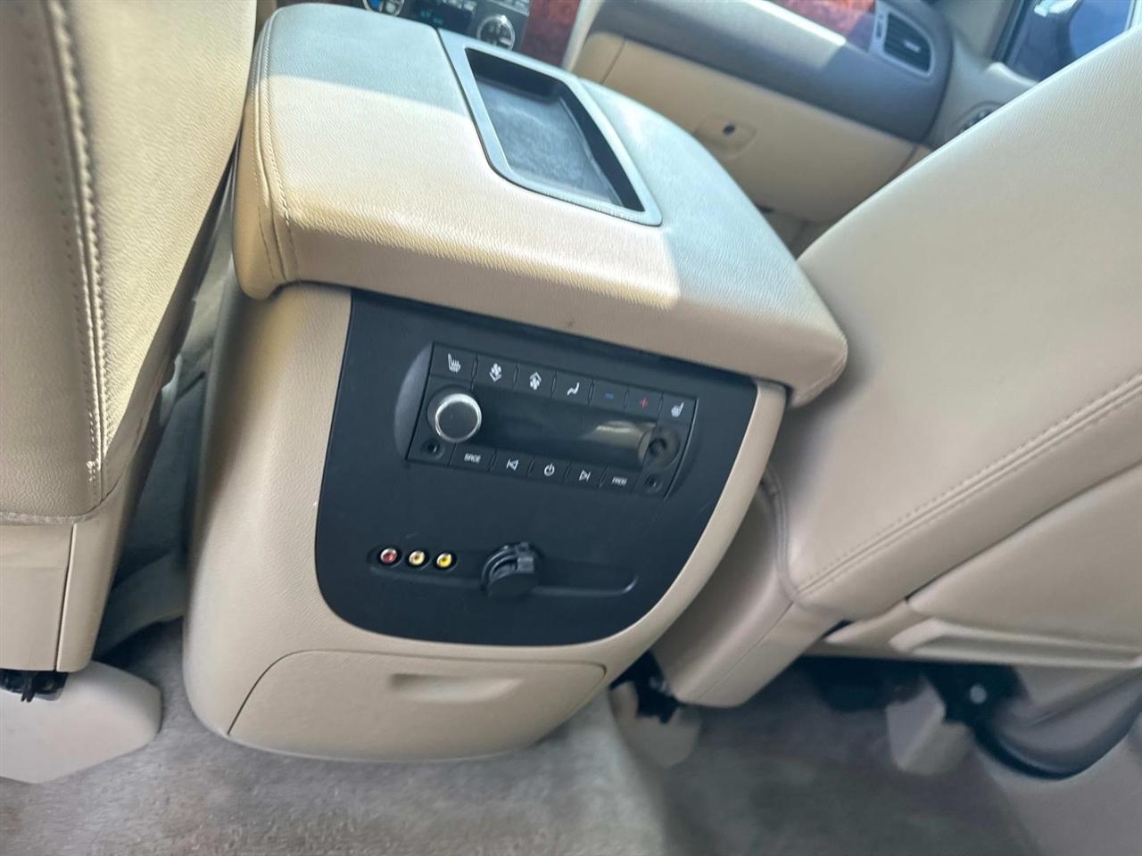 Chevrolet Suburban 2WD 4dr LTZ 2014