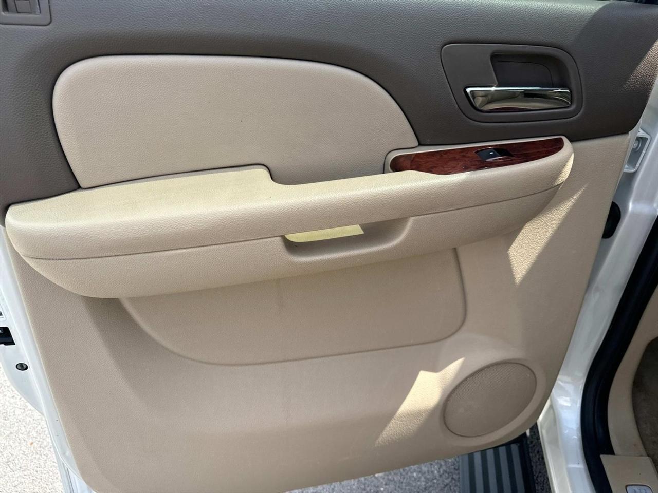 Chevrolet Suburban 2WD 4dr LTZ 2014