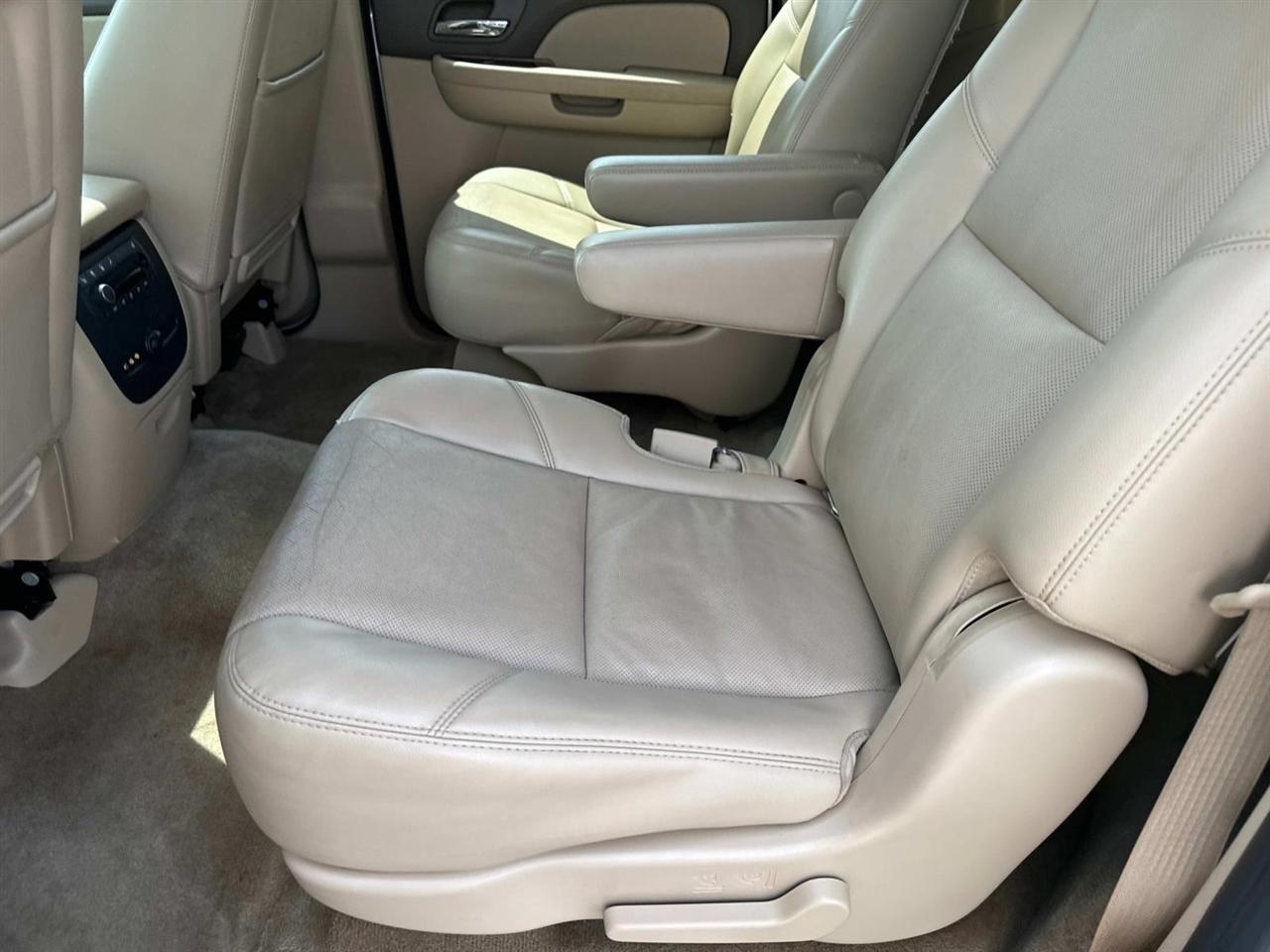 Chevrolet Suburban 2WD 4dr LTZ 2014