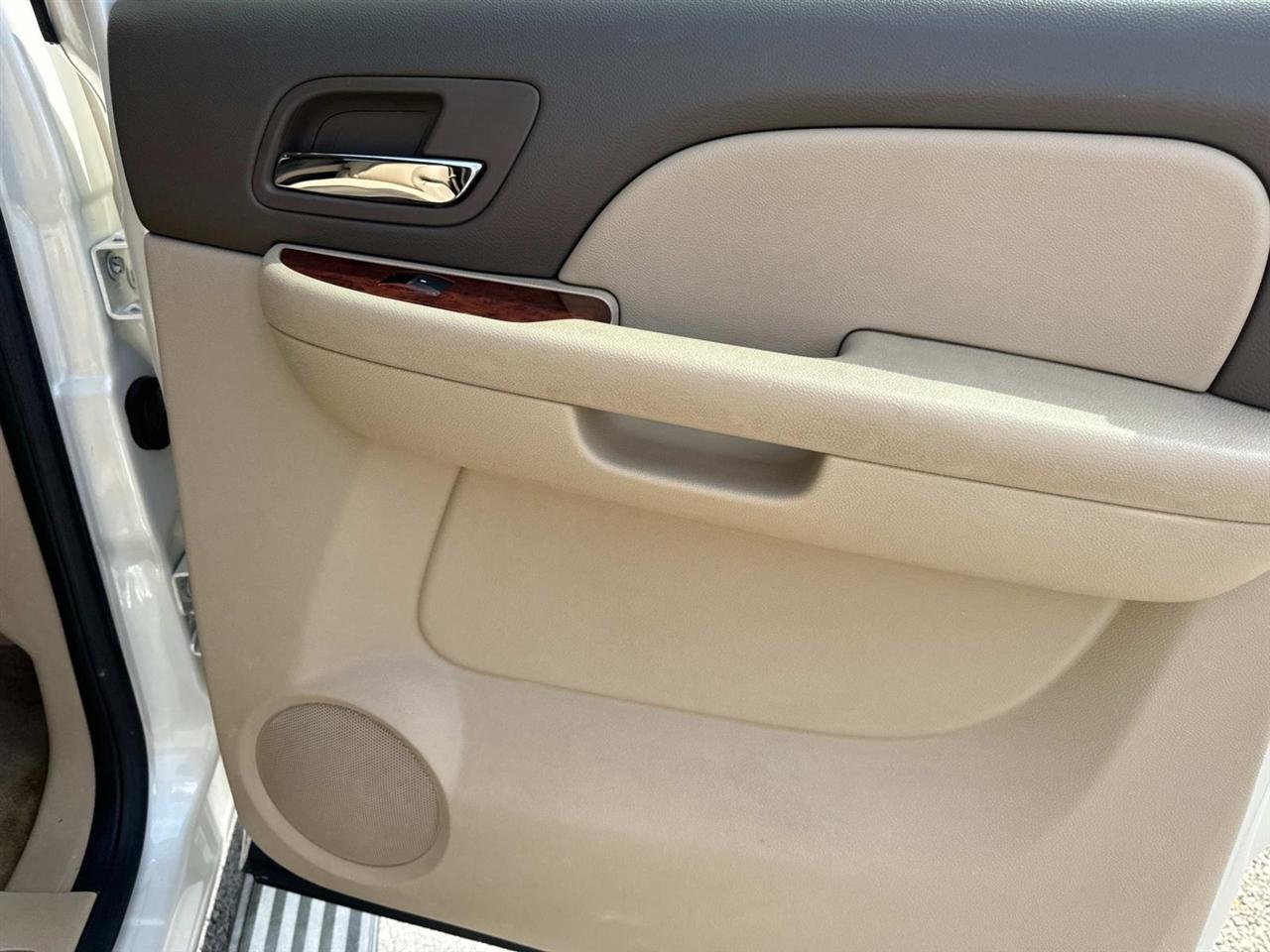 Chevrolet Suburban 2WD 4dr LTZ 2014